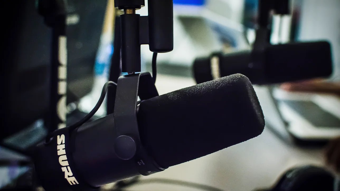 Micrófono de estudio de Amistad Cristiana Radio